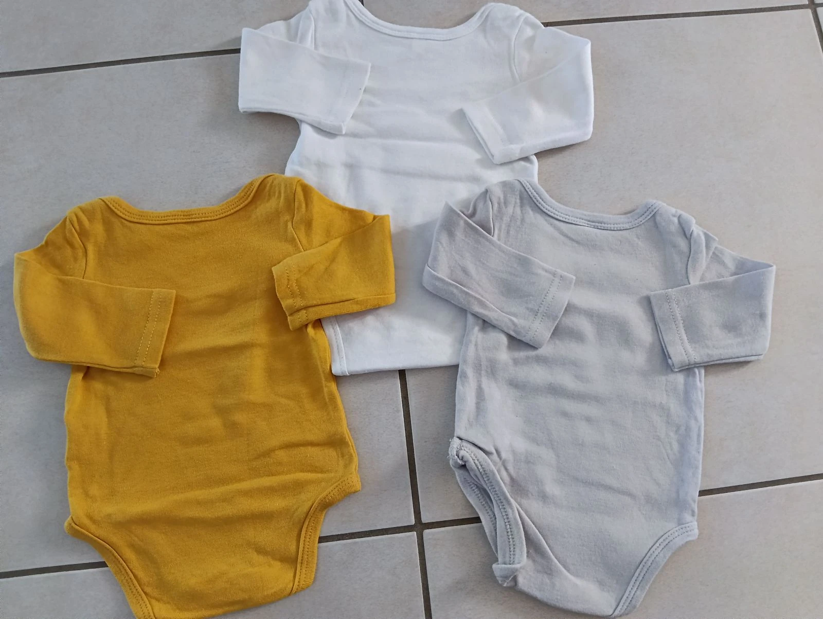 Lote de 3 bodys Auchan 3 MESES – photo 3